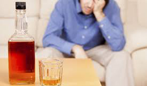 Трудоголики попали в группу риска развития алкоголизма