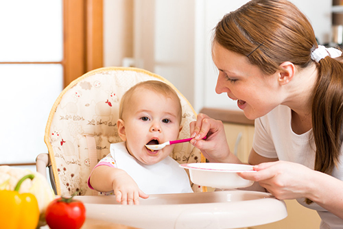 Детей необходимо кормить, следуя основным правилам, уверена диетолог