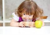 Фруктовый сок должен обязательно присутствовать в детском рационе, говорят врачи