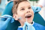 Чтобы лечение зубов у ребенка прошло без проблем, можно использовать седацию